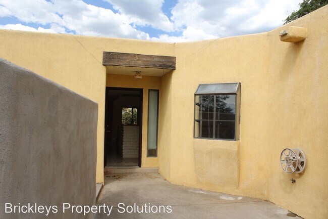 Building Photo - 2 br, 2 bath House - 869-C Tramway Ln Ct. NE