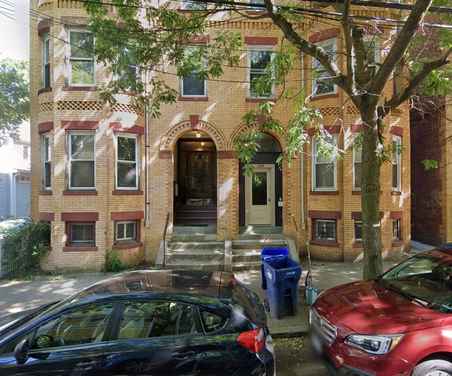 Building Photo - 129 Cedar St
