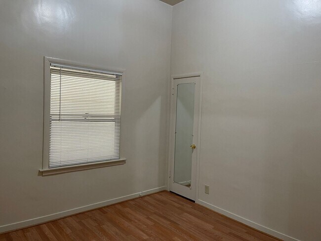 Foto del edificio - 2404 K St