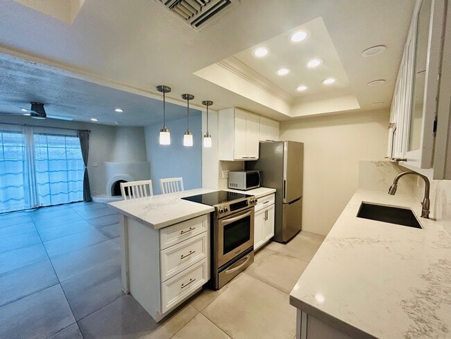 Building Photo - 7557 N Dreamy Draw Dr