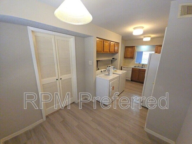 Foto del edificio - 15625 Weldon Dr