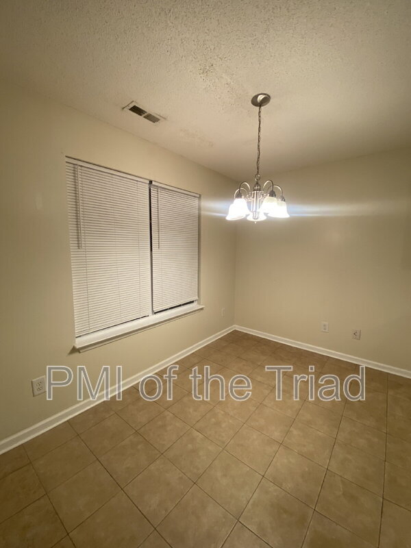 Building Photo - 200 Kinnley Ct