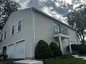 Building Photo - 451 James Ct