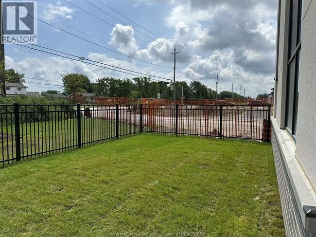 Building Photo - 4400 Laurier Pkwy