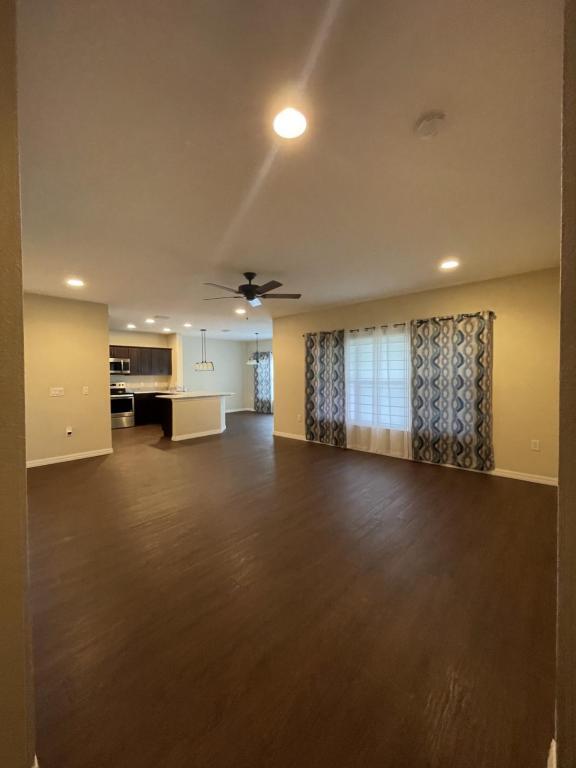 Building Photo - 1611 Town Park Ct