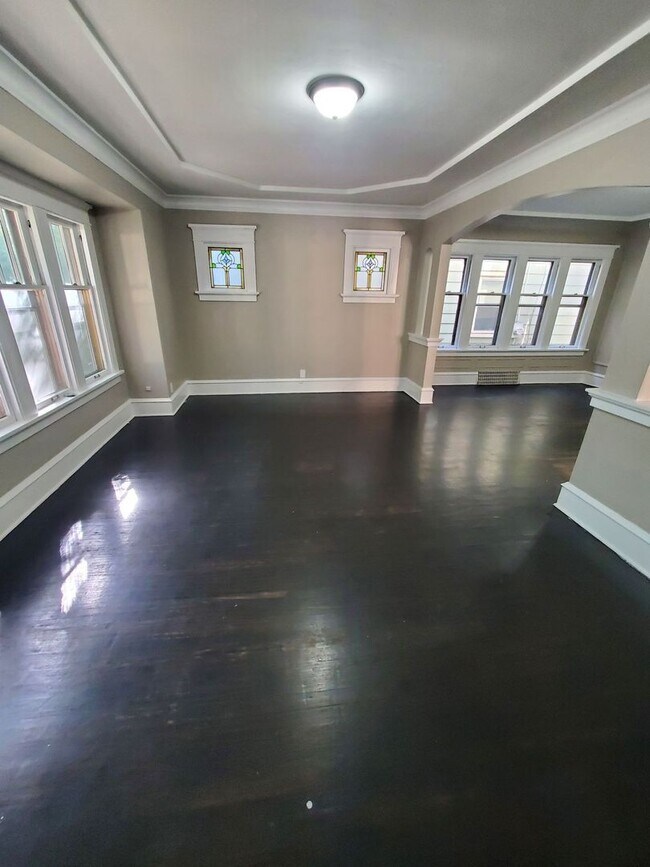 Building Photo - 4 Bedroom Single Family