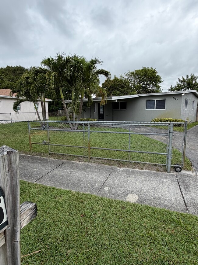 Building Photo - 3125 NW 2nd St