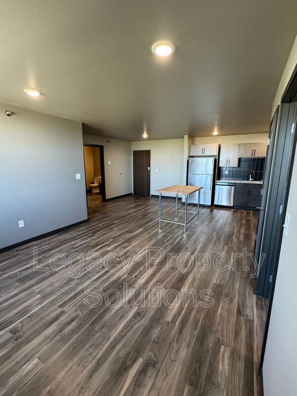 Foto del edificio - 220 E Greenfield Ln