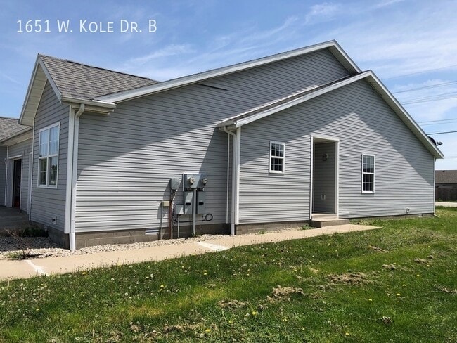 Building Photo - 1651 W Kole Dr