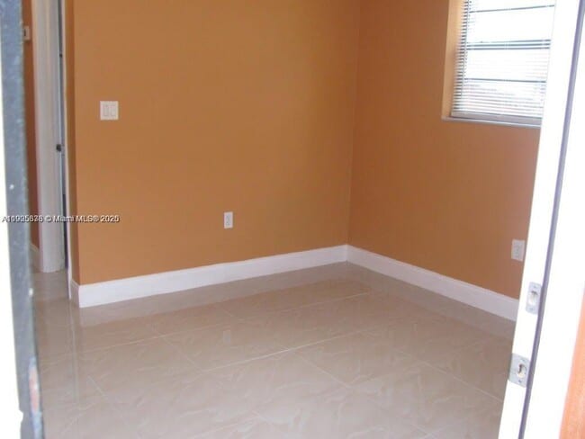 Foto del edificio - 311 NE 57th St