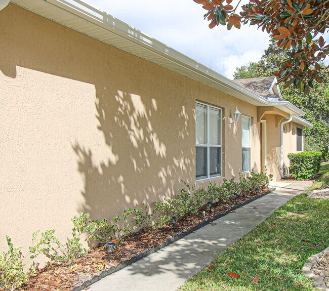 Building Photo - Available Now!! Villa style home located i...