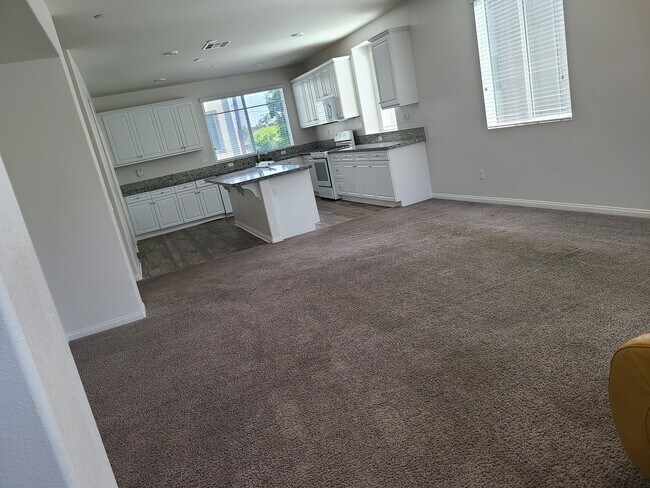 Building Photo - 14414 Strawberry Ln