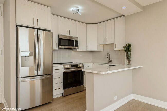 Foto del edificio - 2626 N Lakeview Ave