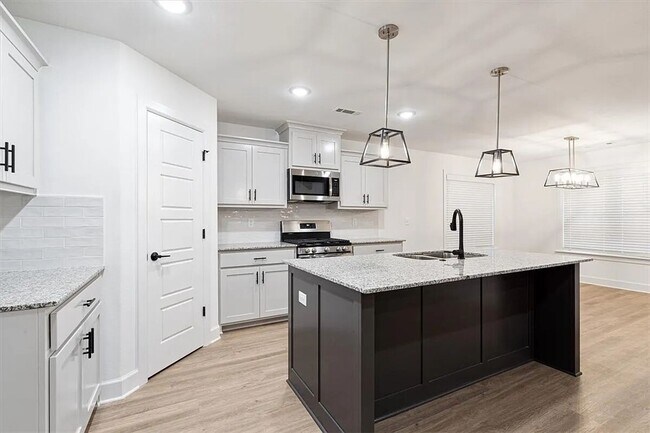Foto del edificio - 1040 Monarch Rd
