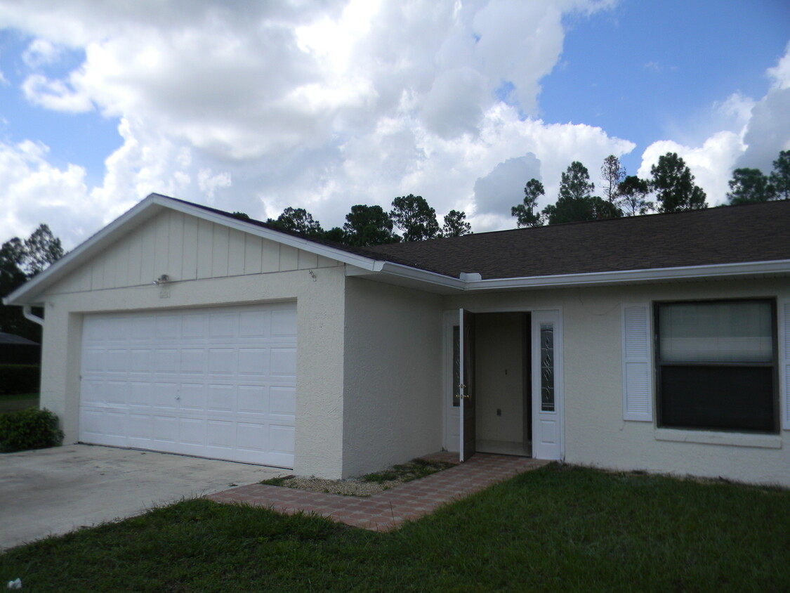 Foto principal - 4 bedroom / 2bath Home for Rent Kissimmee