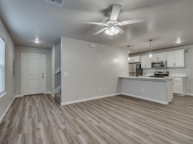 Foto del edificio - 12005 Rhya Ln