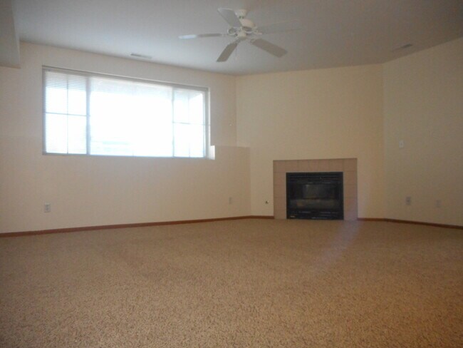 Building Photo - 6615 Creekside Dr NE