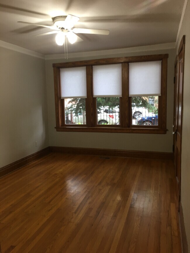 Living room - 1917 N Leavitt St
