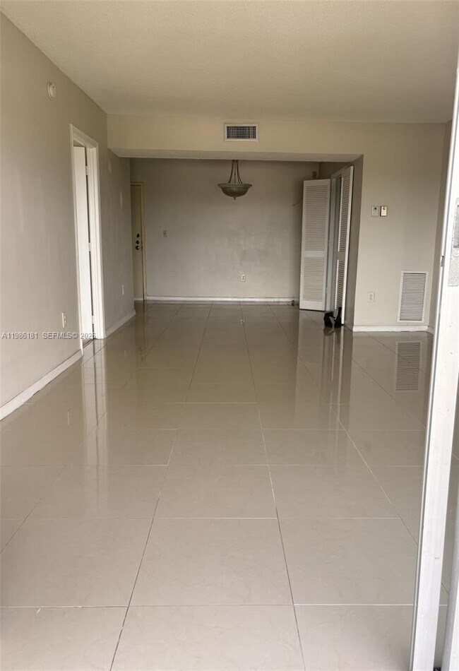 Foto del edificio - 4164 Inverrary Dr