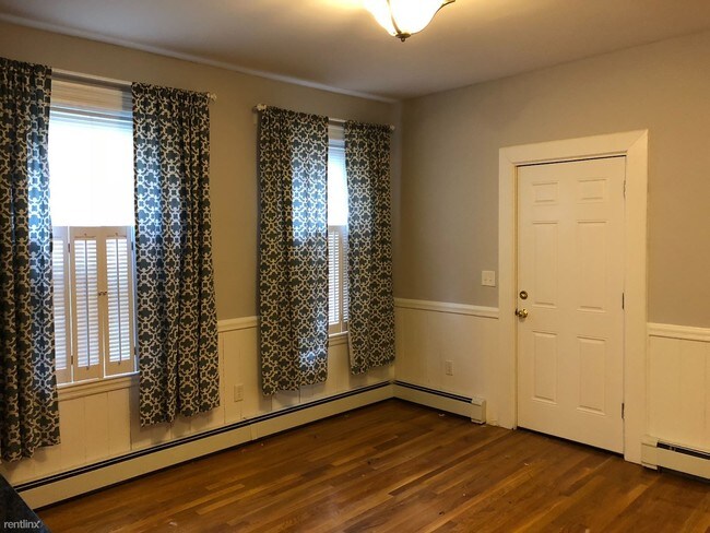 Building Photo - 63 Mozart St