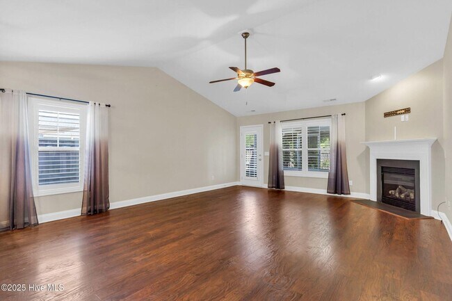 Foto del edificio - 3 Bed 2 Bath w/ a Bonus in Vineyard Plantation!