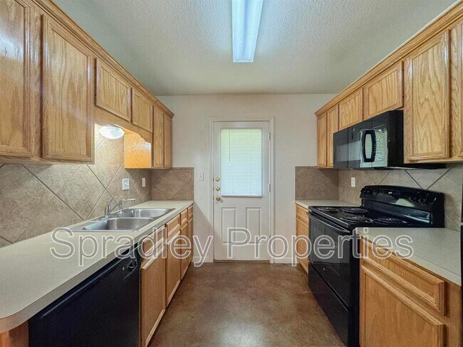 Building Photo - 5606A Luxor Dr