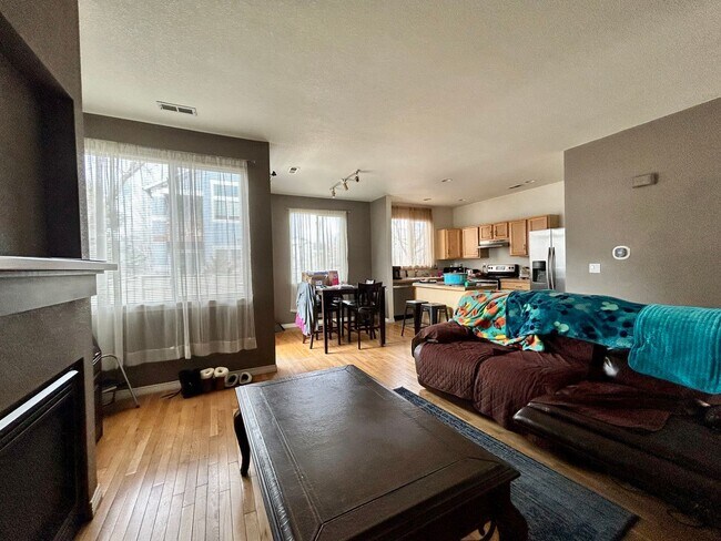 Building Photo - 3Bed/3Bath Home on Corner Lot with 2-Car Attached Garage