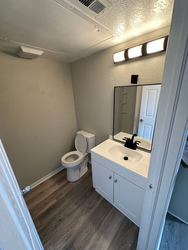 Foto del edificio - 1730 E 67th St
