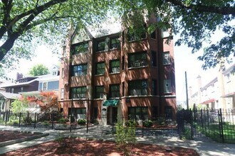 Building Photo - 4644 N Paulina St