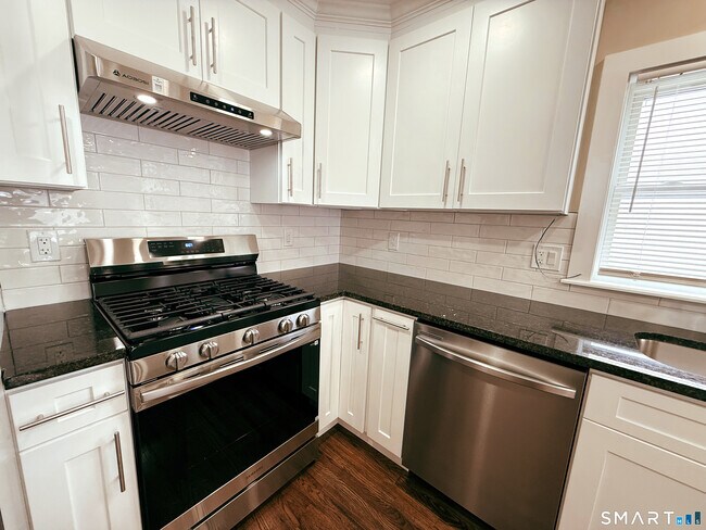 Building Photo - 260 Robin St