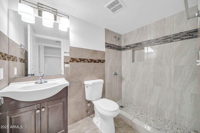 Foto del edificio - 2701 E Tierra Buena Ln