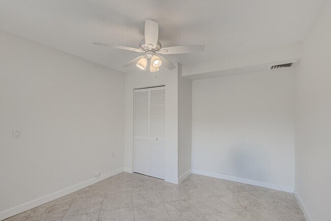 Building Photo - 918 9th Terrace