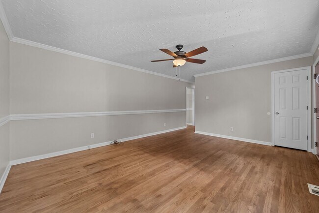 Foto del edificio - Welcome to Regalwoods!