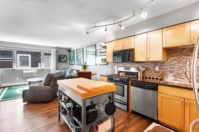 Foto del edificio - 2121 N Cambridge Ave