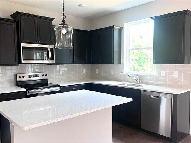 Foto del edificio - 4385 Easter Lily Ave