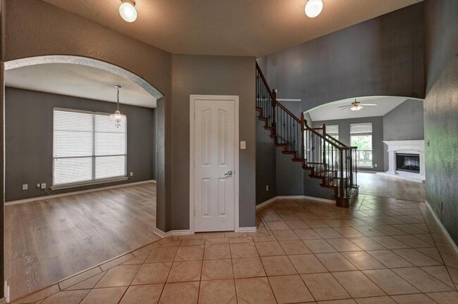Building Photo - 5755 Skinner Way