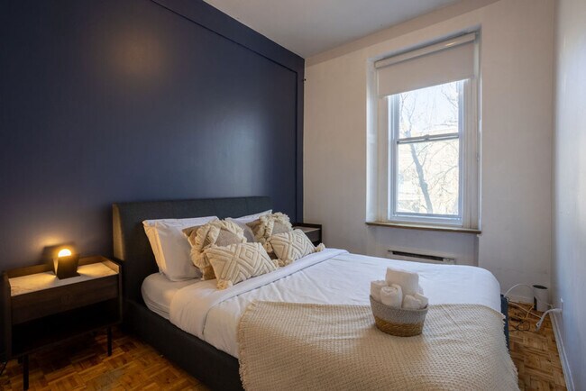 Building Photo - 4132 Rue De Bullion