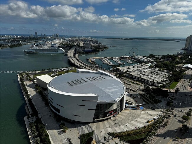 Foto del edificio - 888 Biscayne Blvd