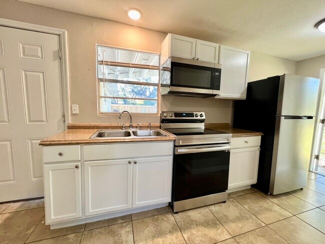 Photo - 2602 E Yukon St Apartments