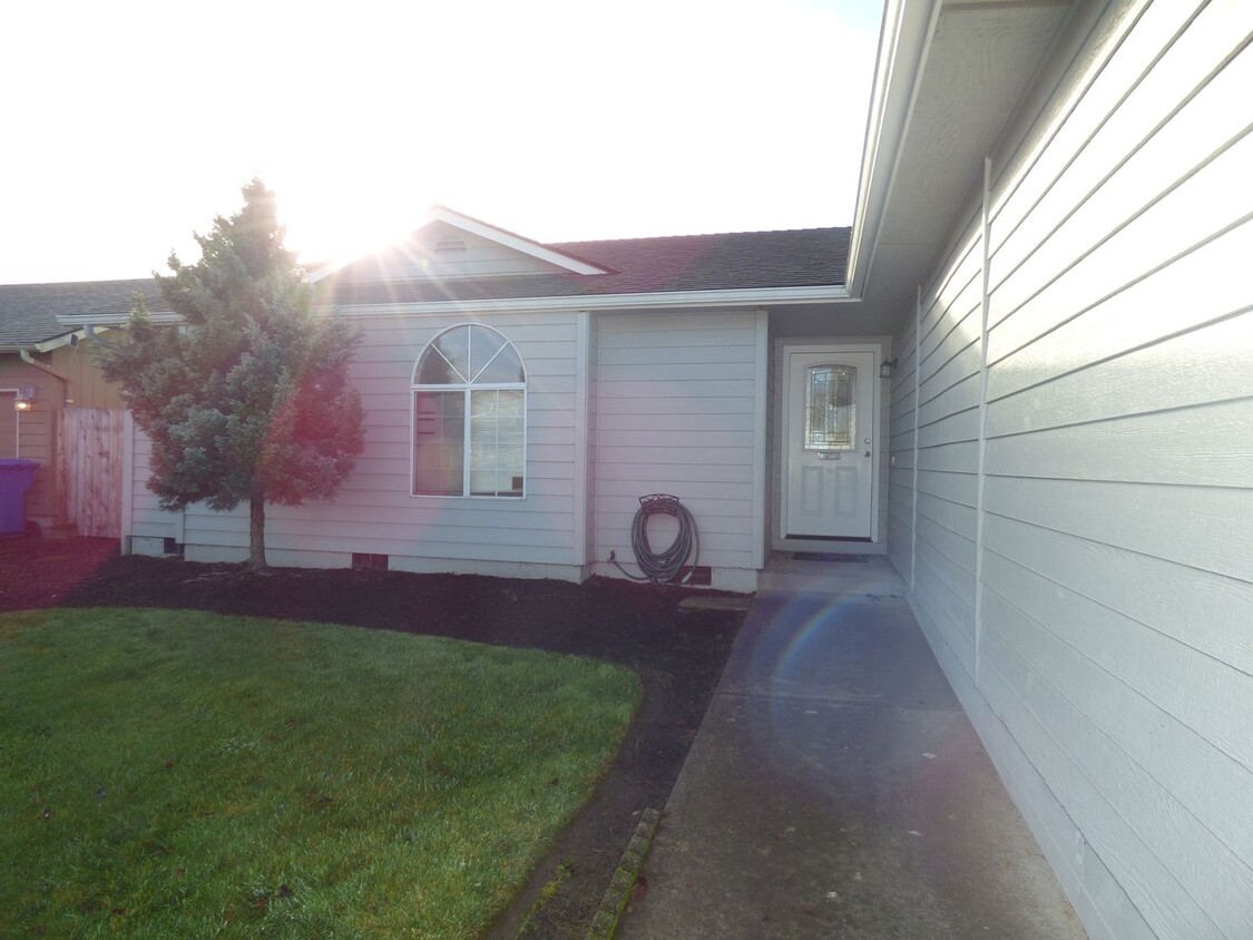 Building Photo - 3 bed Home in Keizer!