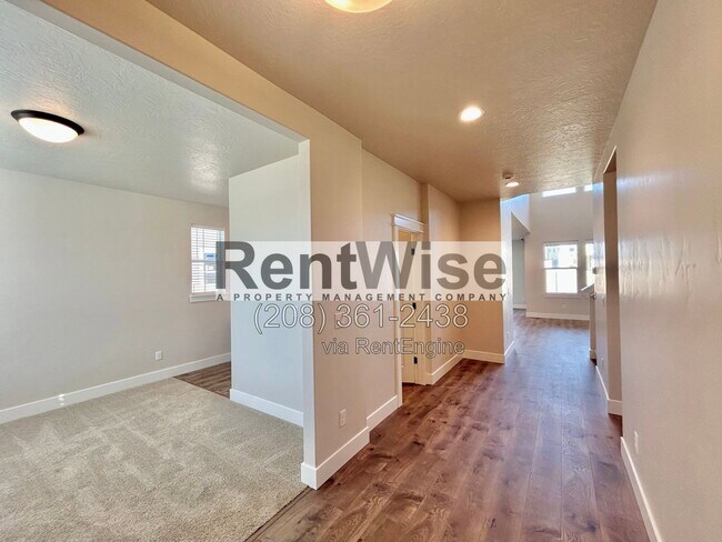 Foto del edificio - 5690 N Jumplist Ave