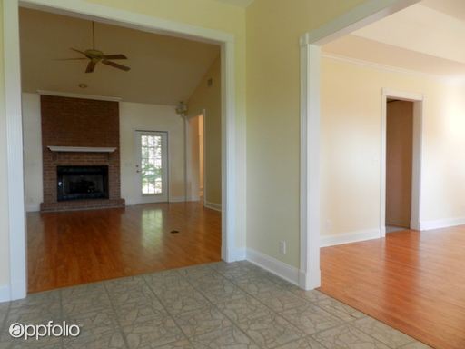 Building Photo - 305 Cumberland Dr