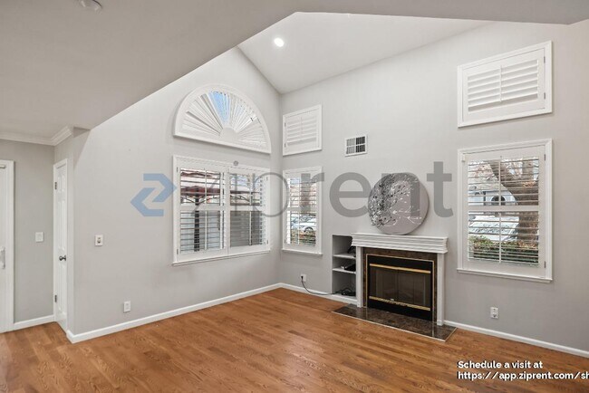 Foto del edificio - 6344 Holly Gillingham Ln