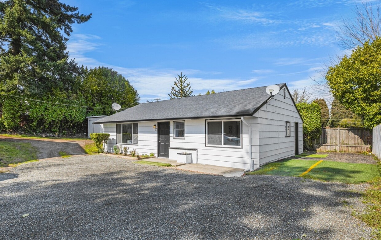 Foto principal - Newly Remodeled and Spacious 3 bedroom 1 b...