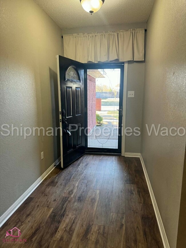 Foto del edificio - 848 Eagles Nest Dr