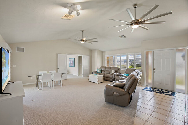 Foto del edificio - 874 Magnolia Ct