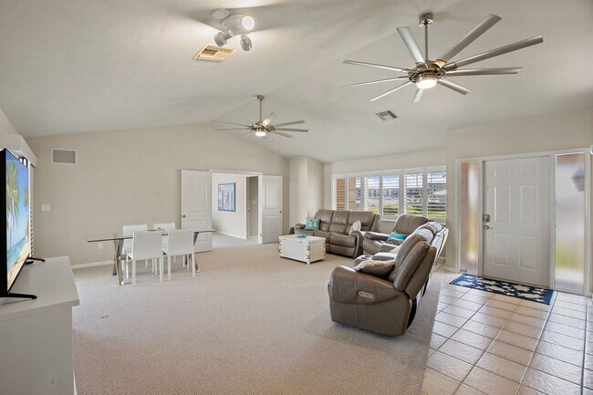 Foto del edificio - 874 Magnolia Ct