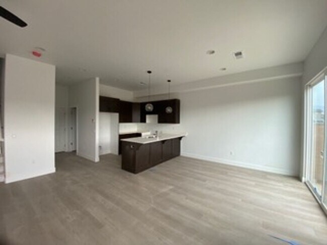Foto del edificio - Beautiful like Brand New 3 Bedroom, 2.5 BathroomTownhome in Washington Fields!