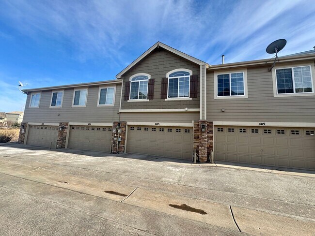 Building Photo - Updated Townhome in North Colorado Springs