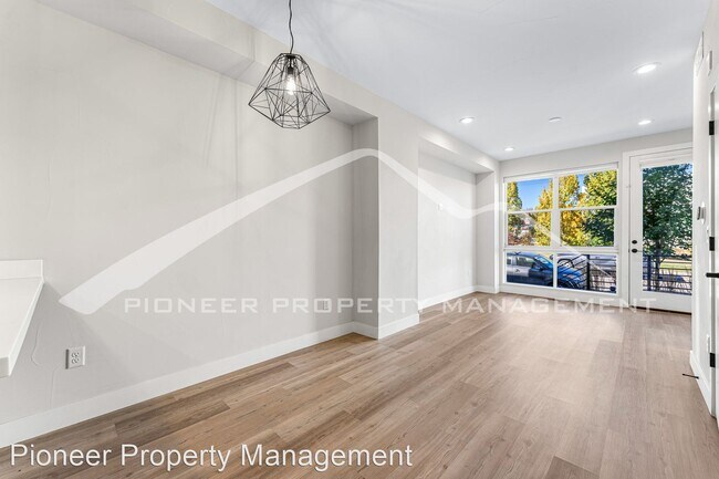 Foto del edificio - 3 br, 2.5 bath House - 3492 W 12th Ave